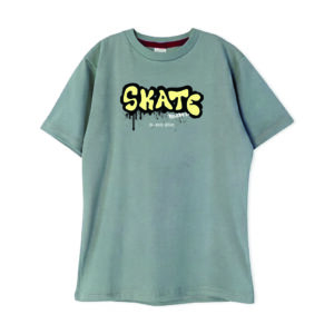 Remera de niño con estampa letra skate